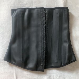 Ann Chery Latex 3 Hook And Eye Waist
Cincher Shapewear Faja Size 34